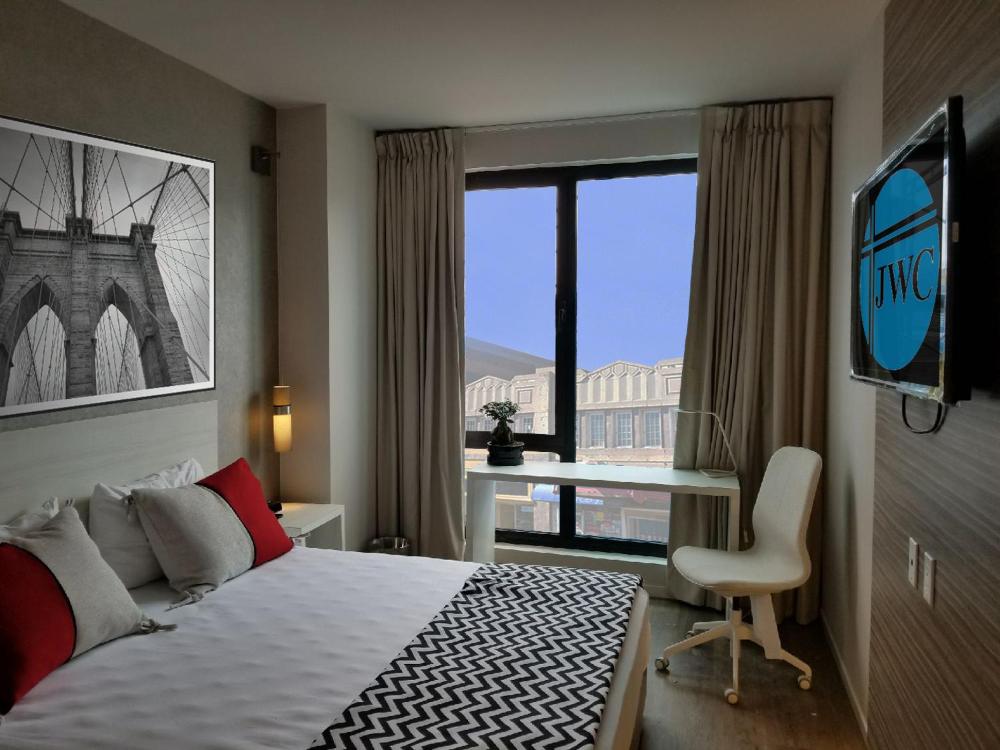 King Room - Accessible/Non-Smoking interior